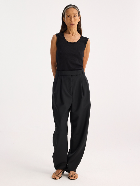 Dense Rib Scoop Neck Top in Noir