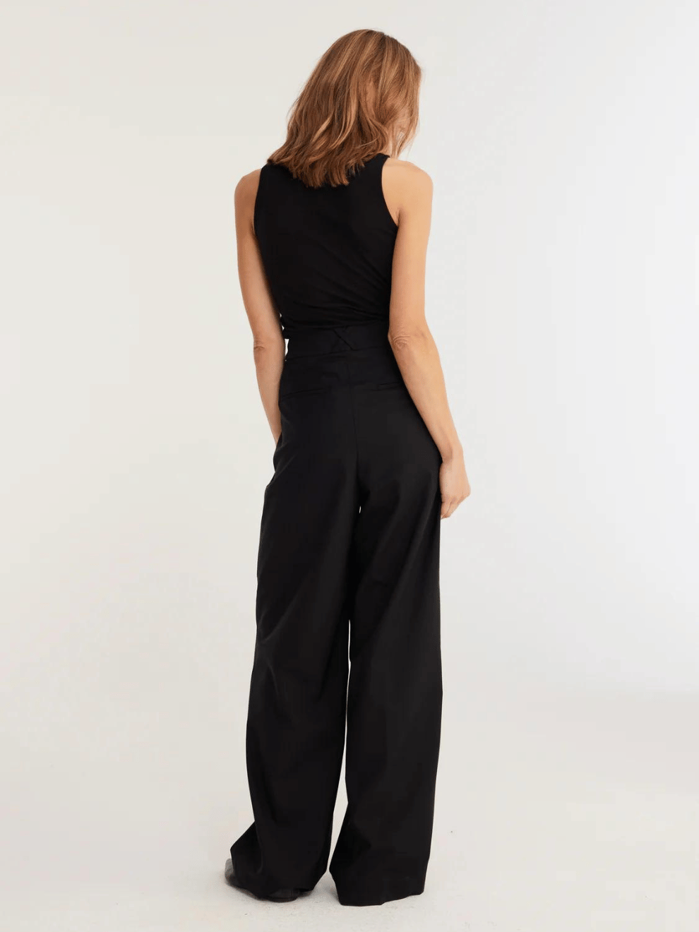 Fine Merino Sleeveless Turtleneck in Black
