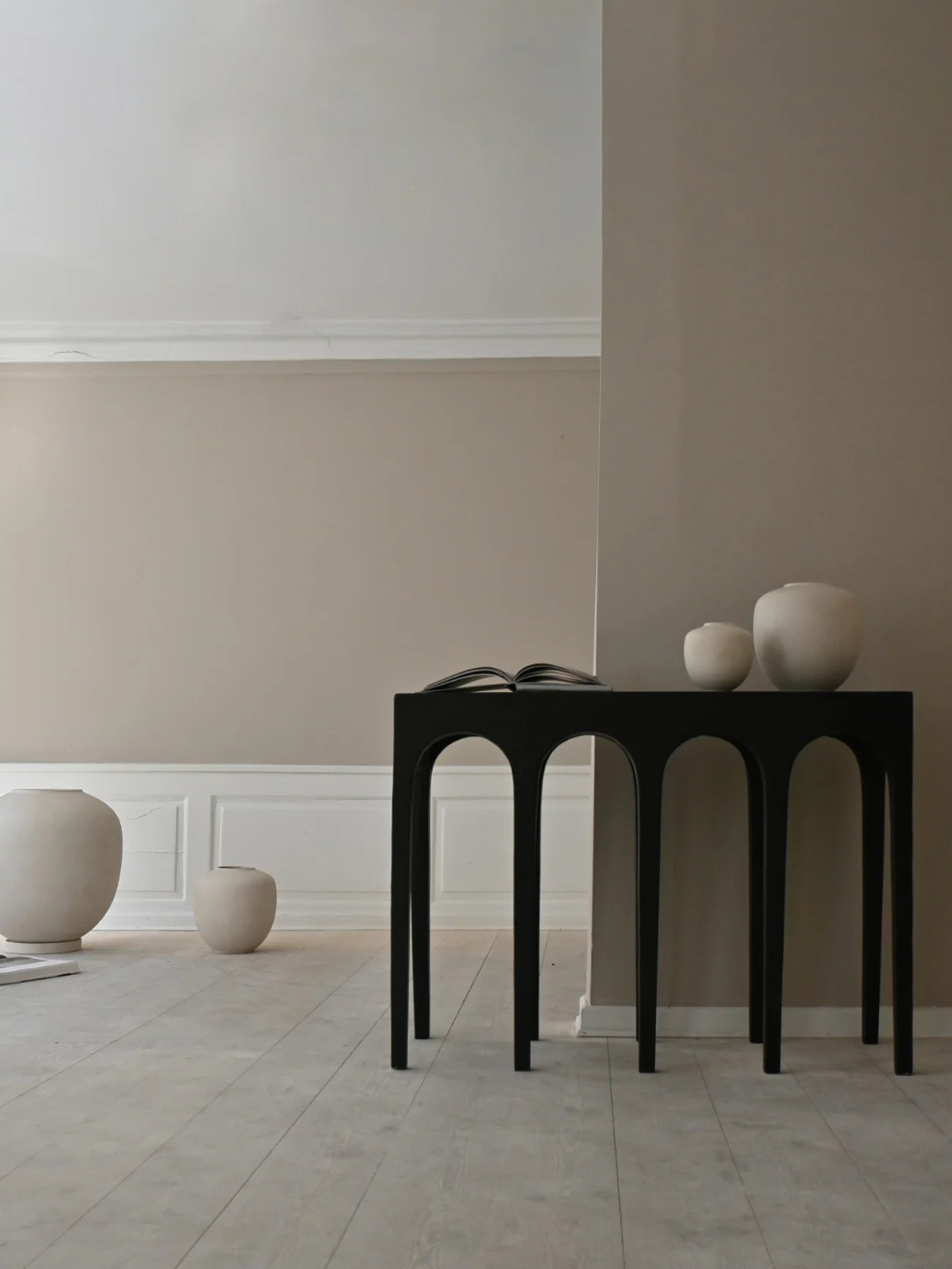 PRE-ORDER Bow Console Big in Coffee