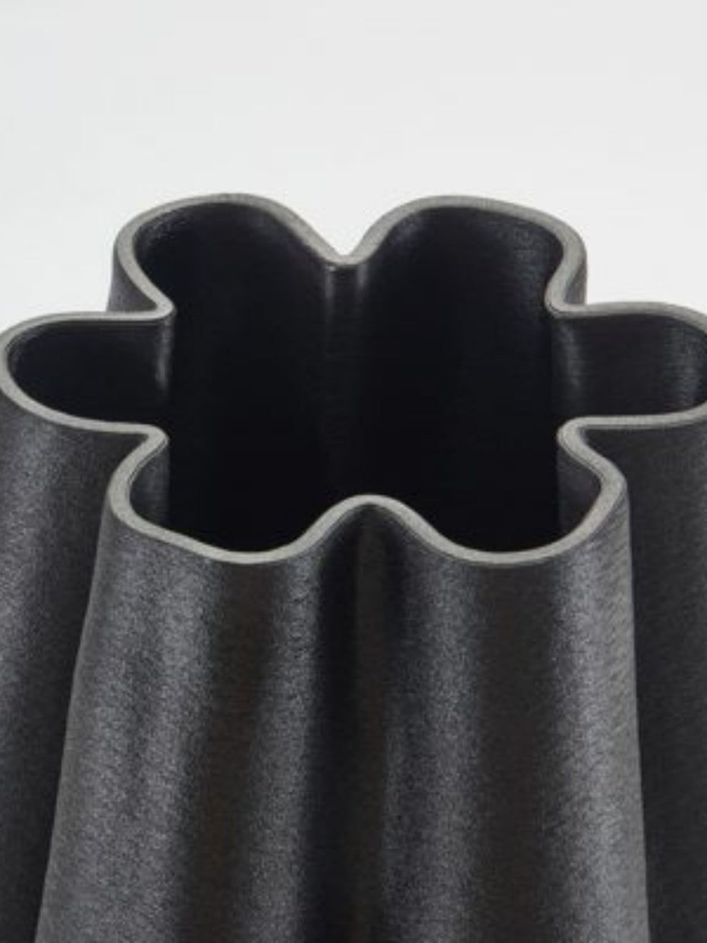 La Mer Vase Medium Ebony