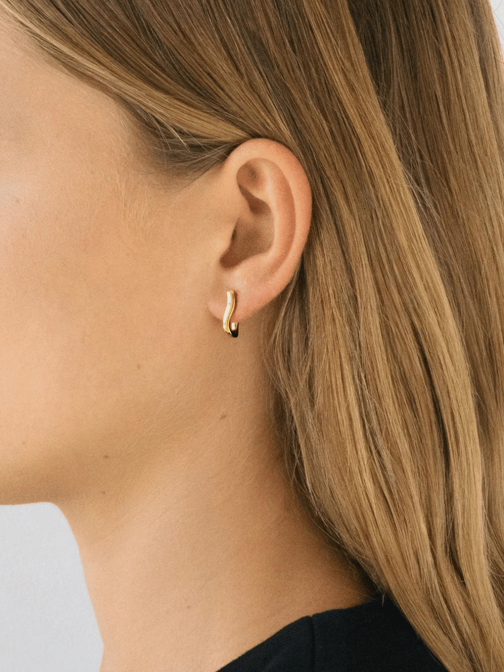 Vague Hoops in Gold