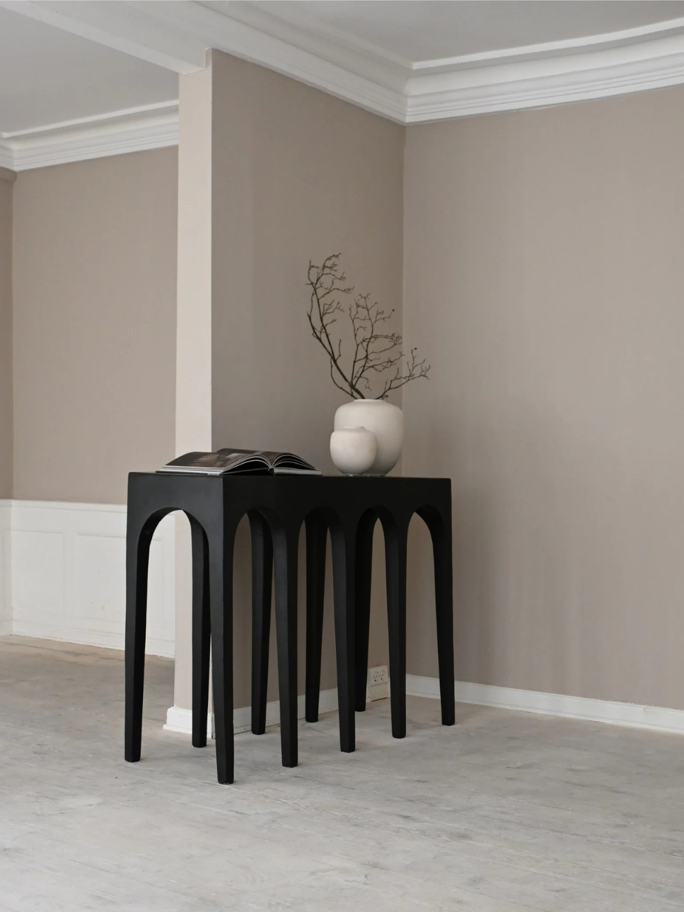 PRE-ORDER Bow Console Big in Coffee
