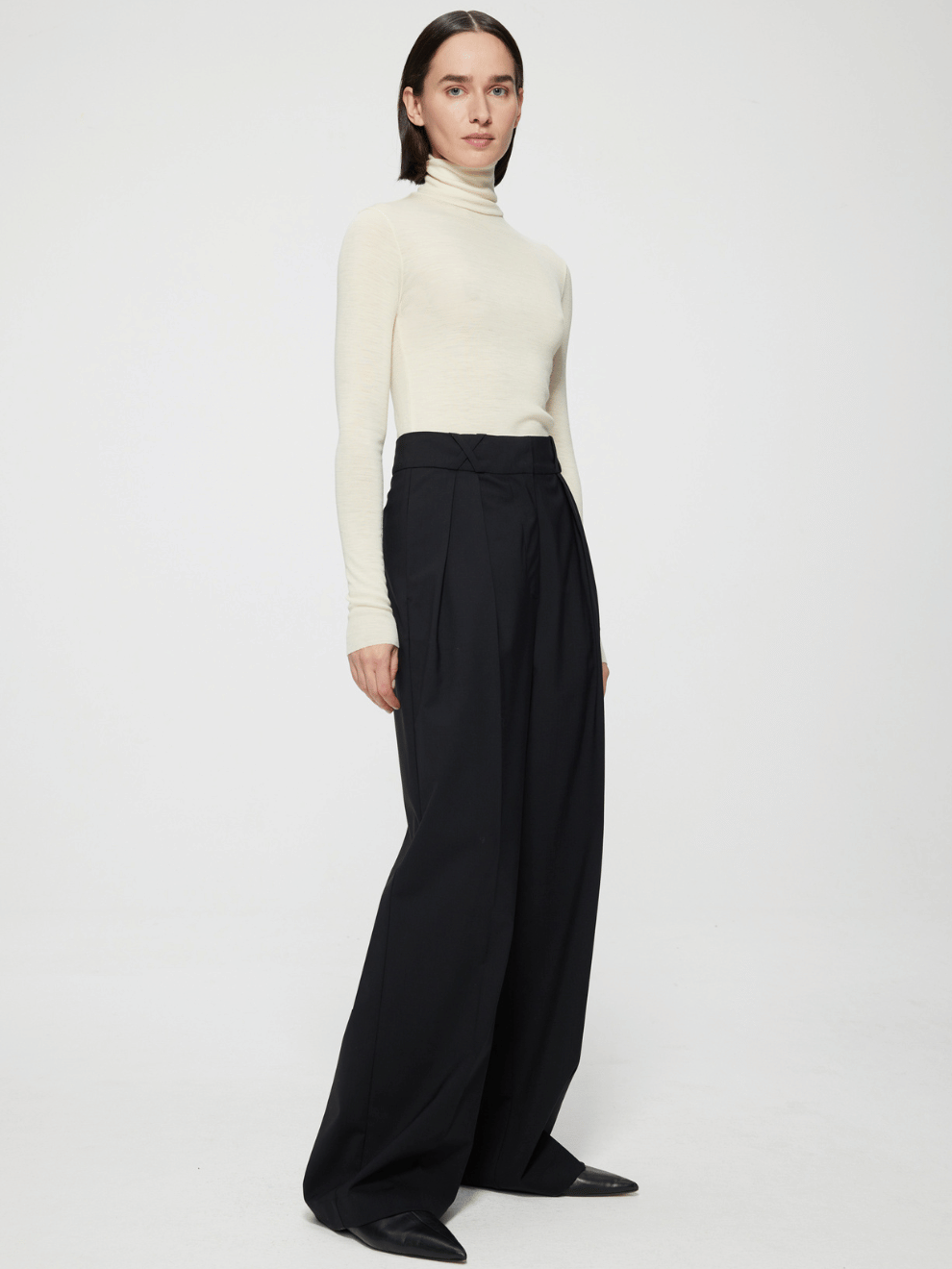 Wide Leg Tailored Trousers in Noir