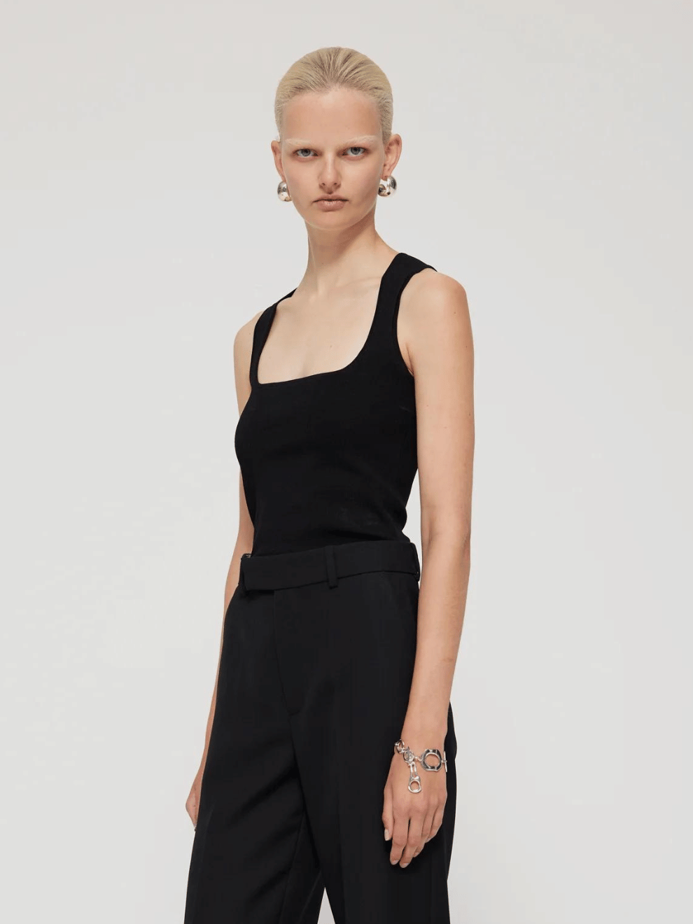 Bustier-Shaped Knitted Tanktop in Noir