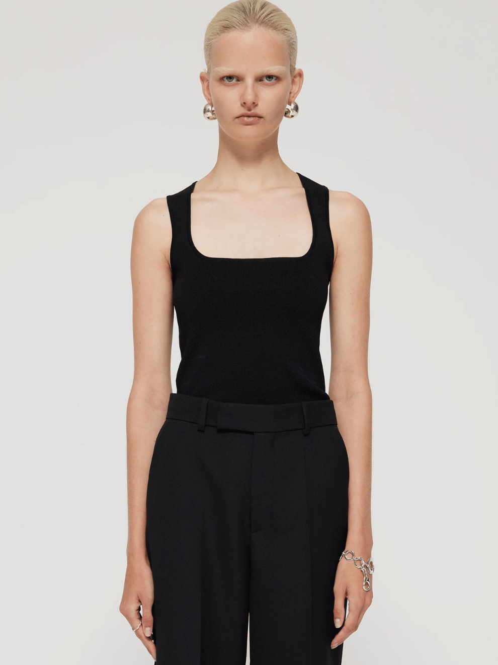 Bustier-Shaped Knitted Tanktop in Noir