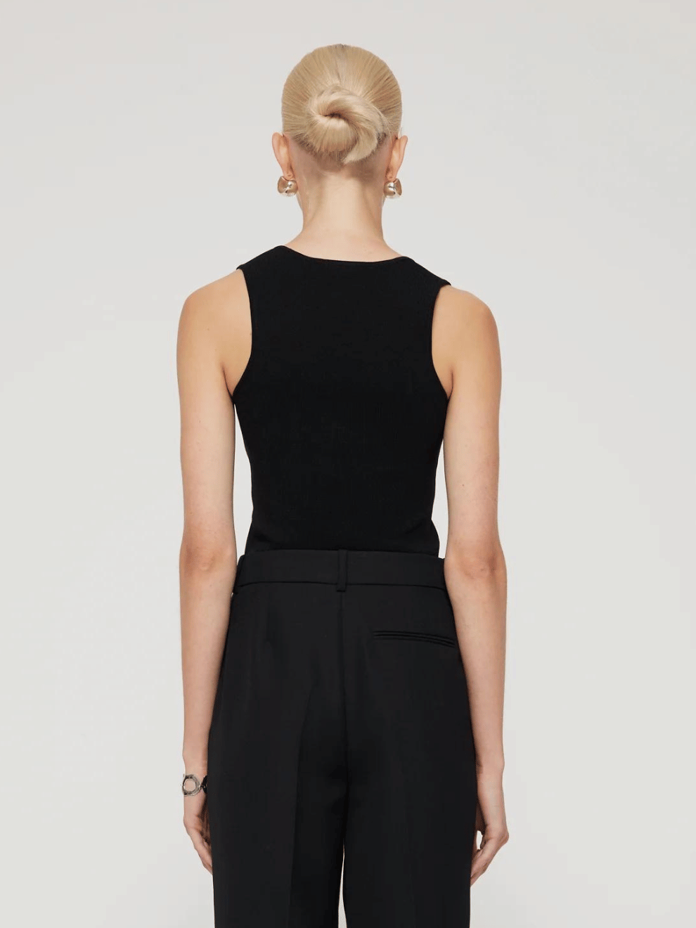Bustier-Shaped Knitted Tanktop in Noir