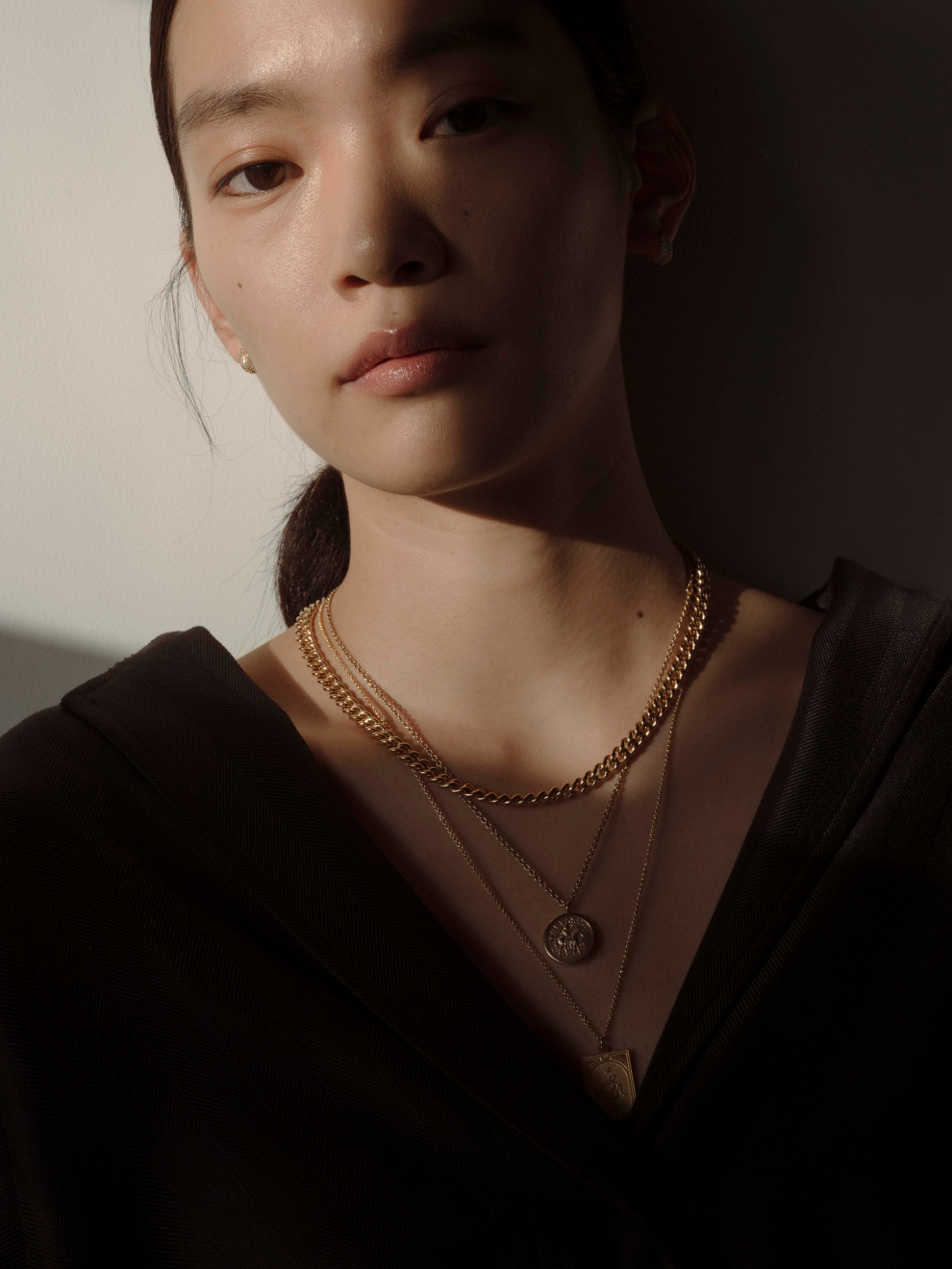 Tom Wood Tarot Lovers Pendant Necklace in Gold on model