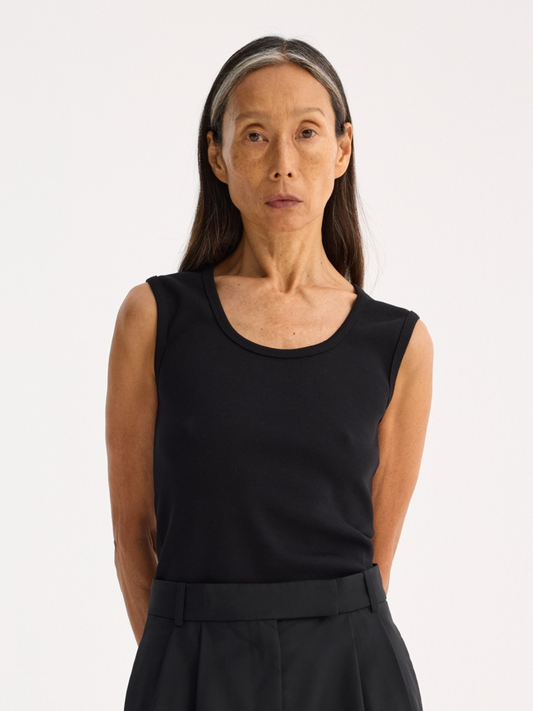 PRE-ORDER Dense Rib Scoop Neck Top in Noir