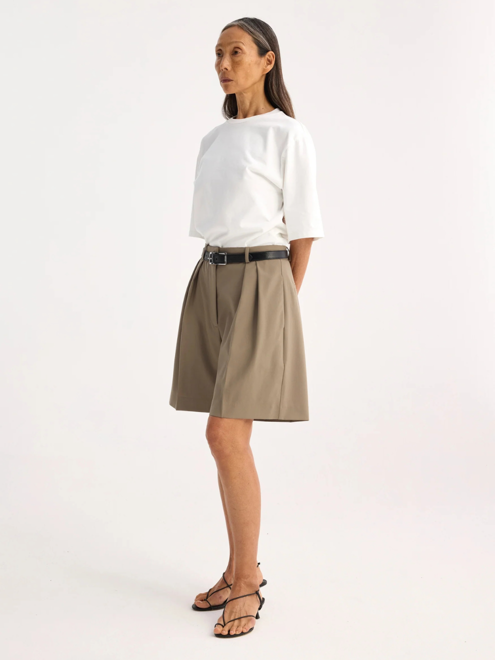 Tailored Wide Leg Shorts in Khaki