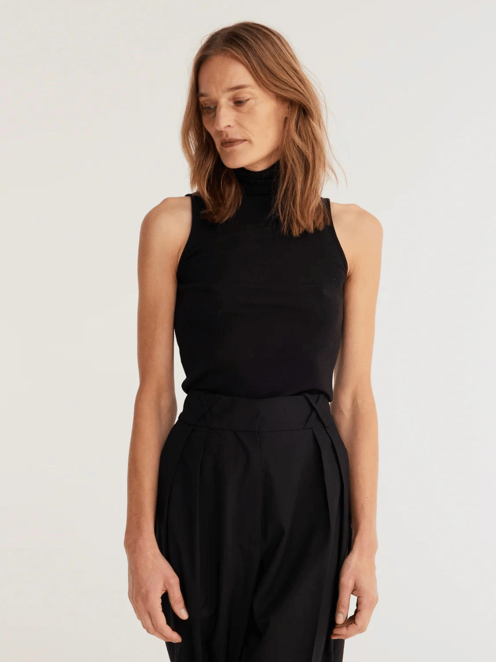 Fine Merino Sleeveless Turtleneck in Black