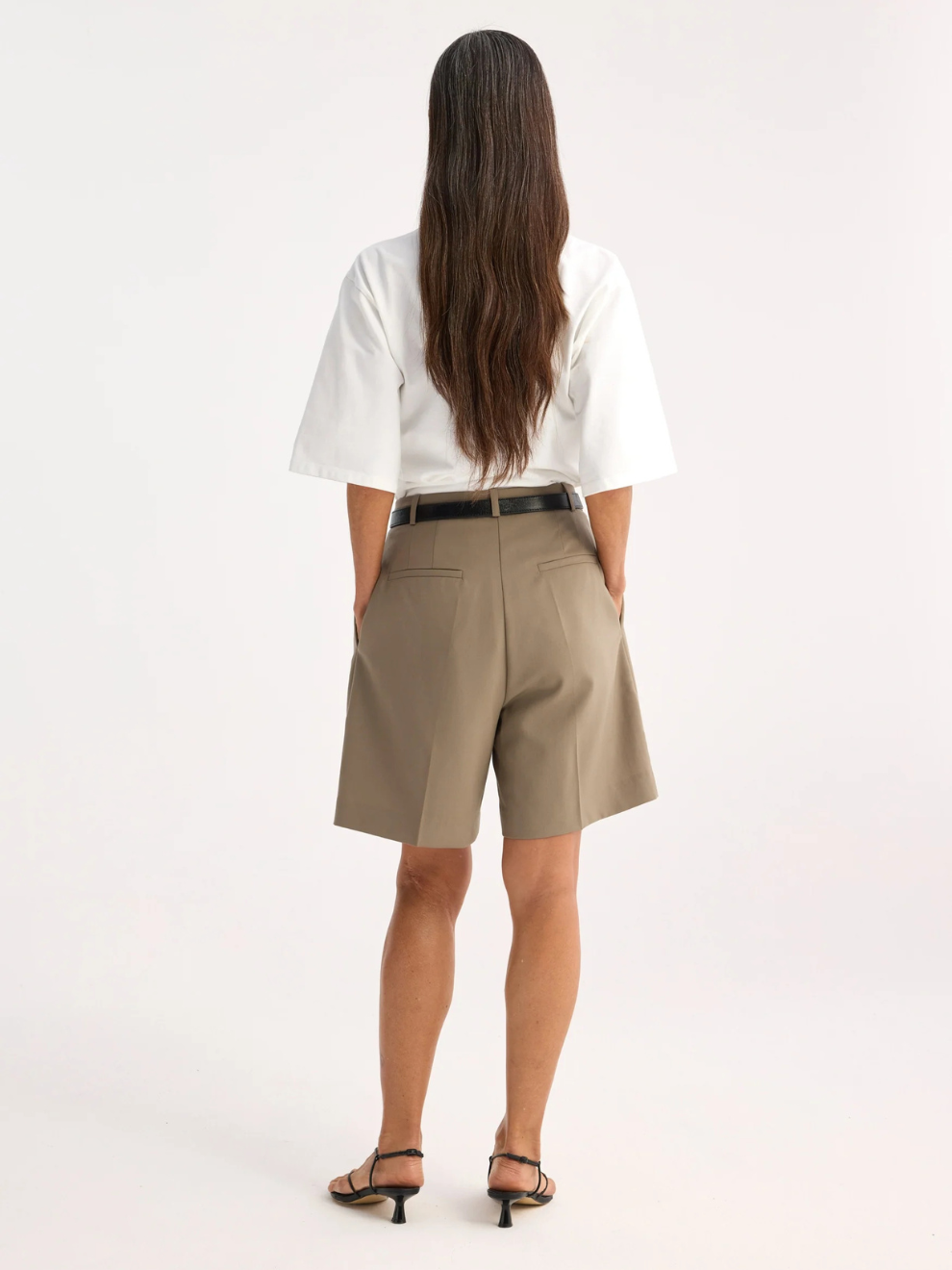 Tailored Wide Leg Shorts in Khaki