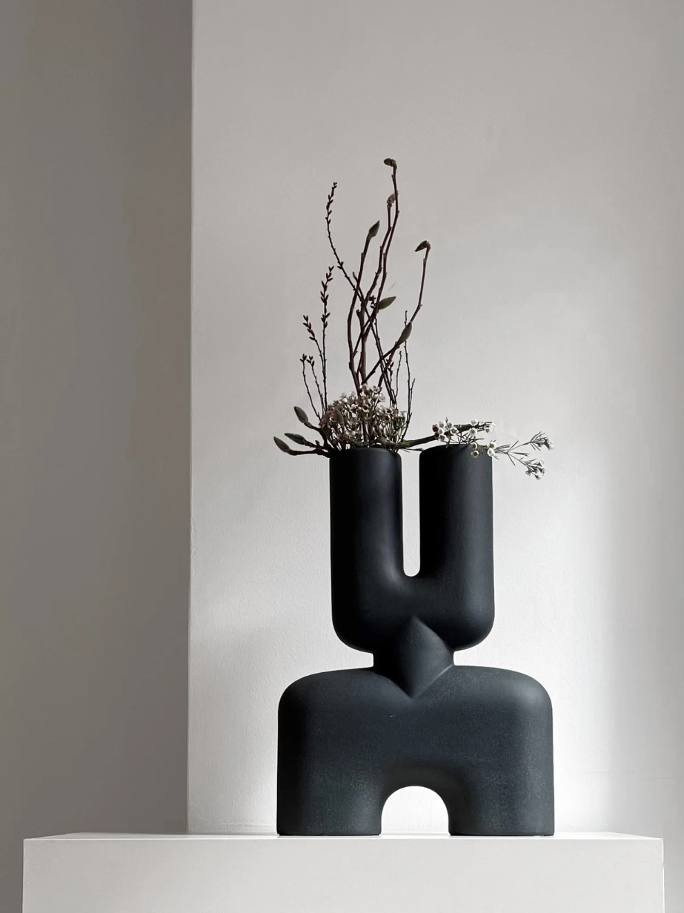 PRE-ORDER Cobra Double Medio Vase in Black